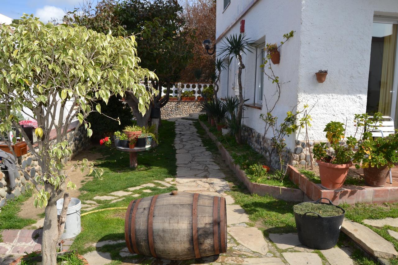 Hostal Casa Torrent Canet De Mar Exterior foto